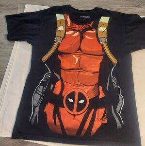 The product is a Marvel Deadpool cosplay t-shirt in size XL for men.PRE-OWNED.